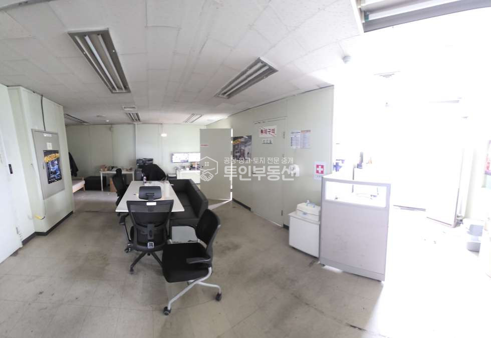 경기 고양일산동구 문봉동 #1572평 #사옥 및 냉장창고 통매각 #도크시설완비 #광활한단독마당 #인아웃 별도 진출입가능 매매 매물번호 10184 사진 12